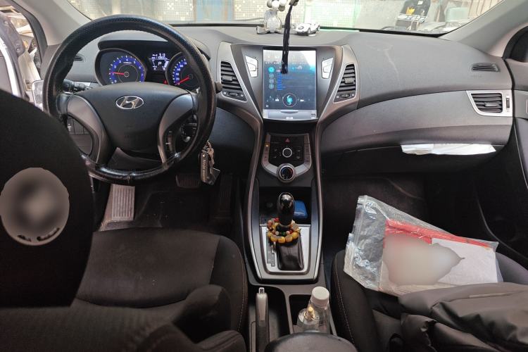 Used Hyundai Elantra (5th Generation / Langdong) 2016 1.6L Automatic Smart Version Center Console