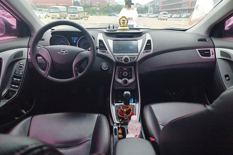 Used Hyundai Elantra (5th Generation / Langdong) 2016 1.6L Manual Luxury Model Center Console