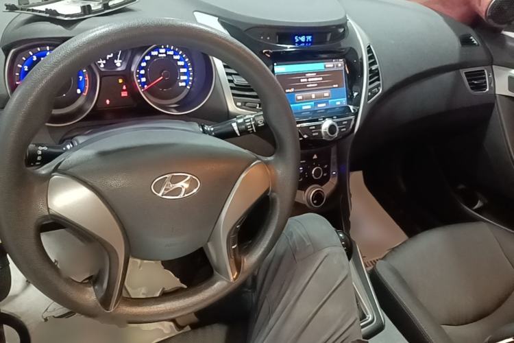 Used Hyundai Elantra (5th Generation / Langdong) 2016 1.6L Automatic Smart Version Center Console