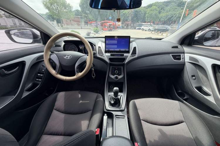 Used Hyundai Elantra (5th Generation / Langdong) 2016 1.6L Manual Fashion Edition Center Console