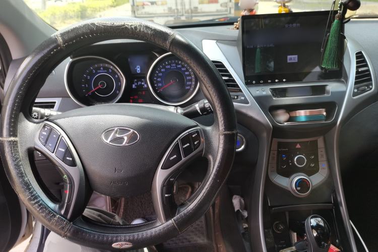 Used Hyundai Elantra (5th Generation / Langdong) 2016 1.6L Automatic Prestige Model Center Console