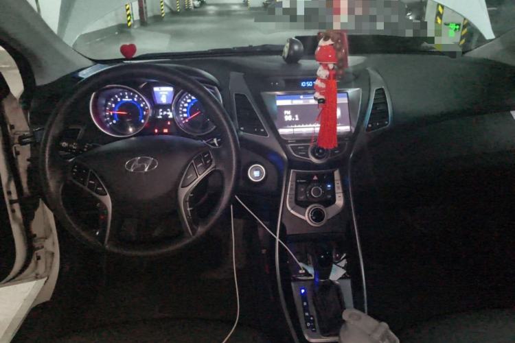 Used Hyundai Elantra (5th Generation / Langdong) 2016 1.6L Automatic Prestige Model Center Console