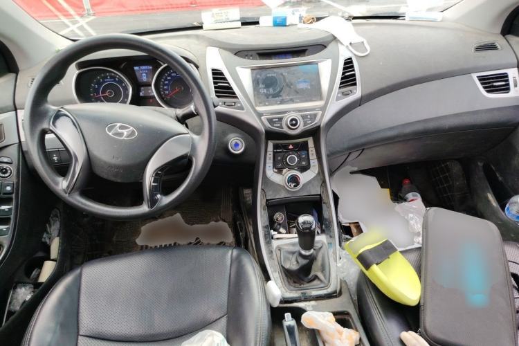 Used Hyundai Elantra (5th Generation / Langdong) 2016 1.6L Manual Luxury Model Center Console