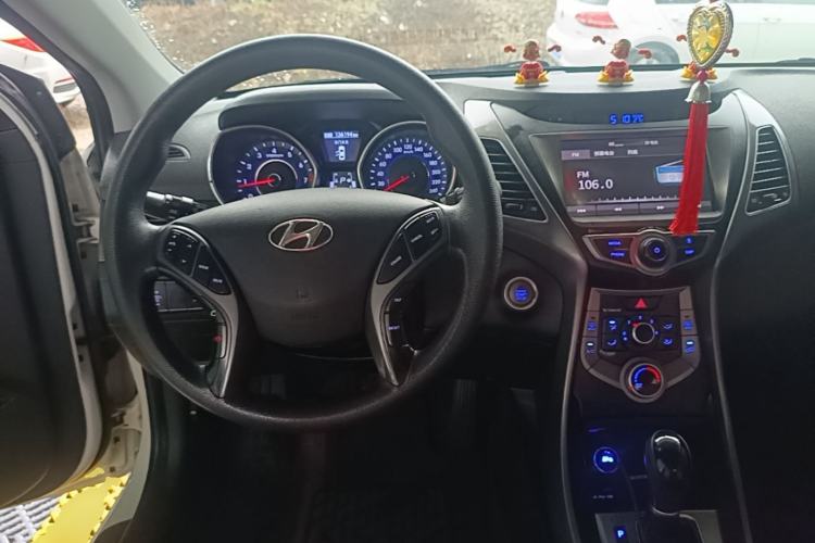 Used Hyundai Elantra (5th Generation / Langdong) 2016 1.6L Automatic Prestige Model Center Console