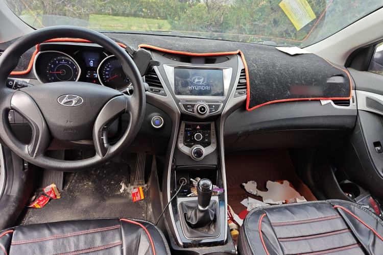 Used Hyundai Elantra (5th Generation / Langdong) 2016 1.6L Manual Luxury Model Center Console
