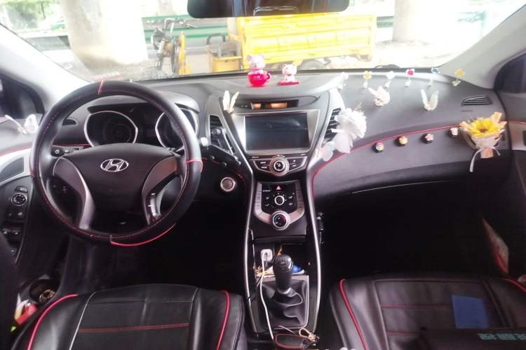 Used Hyundai Elantra (5th Generation / Langdong) 2016 1.6L Manual Luxury Model Center Console