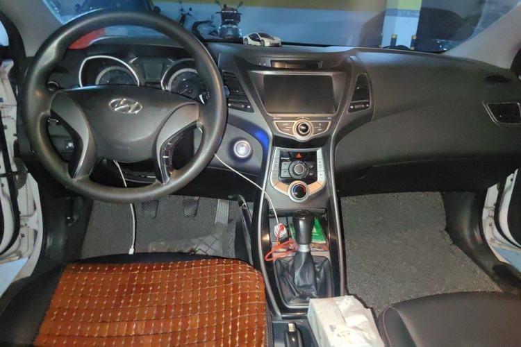 Used Hyundai Elantra (5th Generation / Langdong) 2016 1.6L Manual Luxury Model Center Console