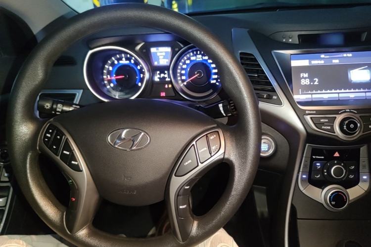 Used Hyundai Elantra (5th Generation / Langdong) 2016 1.6L Automatic Prestige Model Center Console