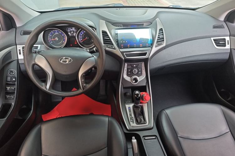 Used Hyundai Elantra (5th Generation / Langdong) 2016 1.6L Automatic Smart Version Center Console