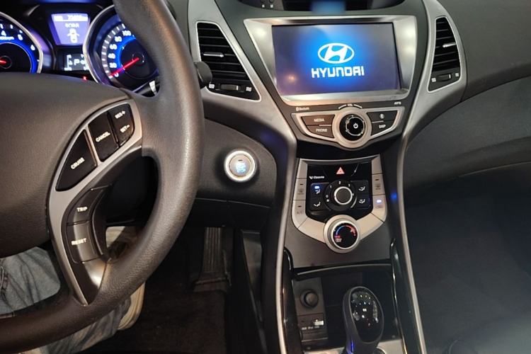 Used Hyundai Elantra (5th Generation / Langdong) 2016 1.6L Automatic Prestige Model Center Console