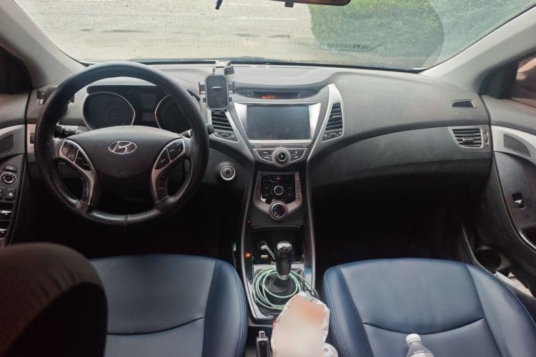 Used Hyundai Elantra (5th Generation / Langdong) 2016 1.6L Manual Luxury Model Center Console