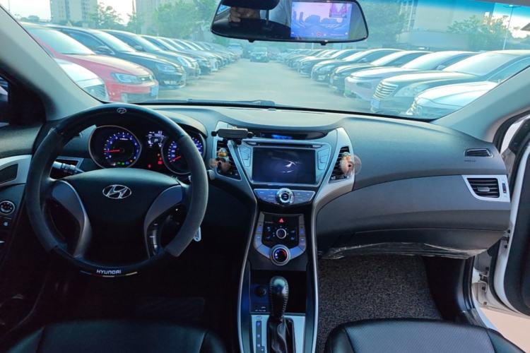 Used Hyundai Elantra (5th Generation / Langdong) 2016 1.6L Automatic Smart Version Center Console
