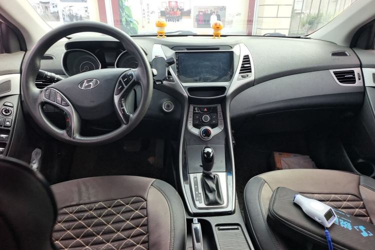 Used Hyundai Elantra (5th Generation / Langdong) 2016 1.6L Automatic Prestige Model Center Console