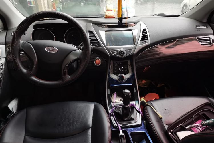 Used Hyundai Elantra (5th Generation / Langdong) 2016 1.6L Manual Luxury Model Center Console