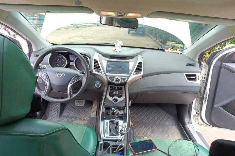 Used Hyundai Elantra (5th Generation / Langdong) 2016 1.6L Automatic Prestige Model Center Console