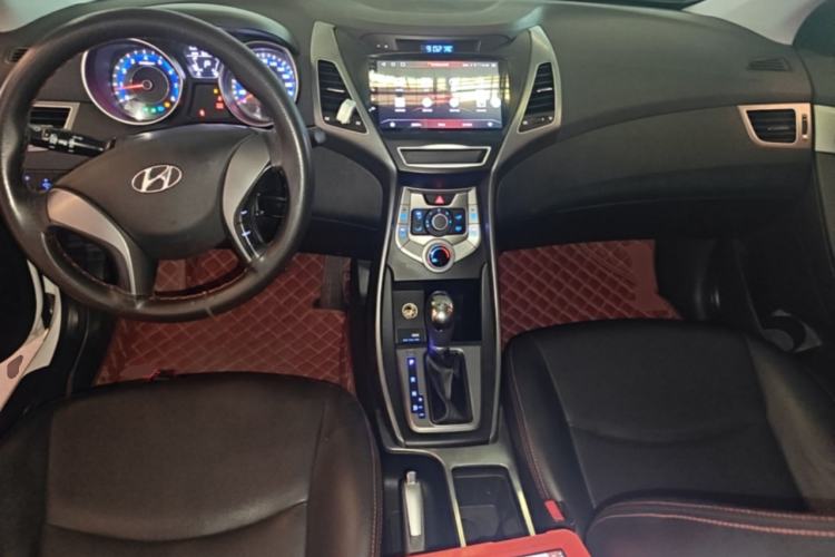 Used Hyundai Elantra (5th Generation / Langdong) 2016 1.6L Automatic Smart Version Center Console