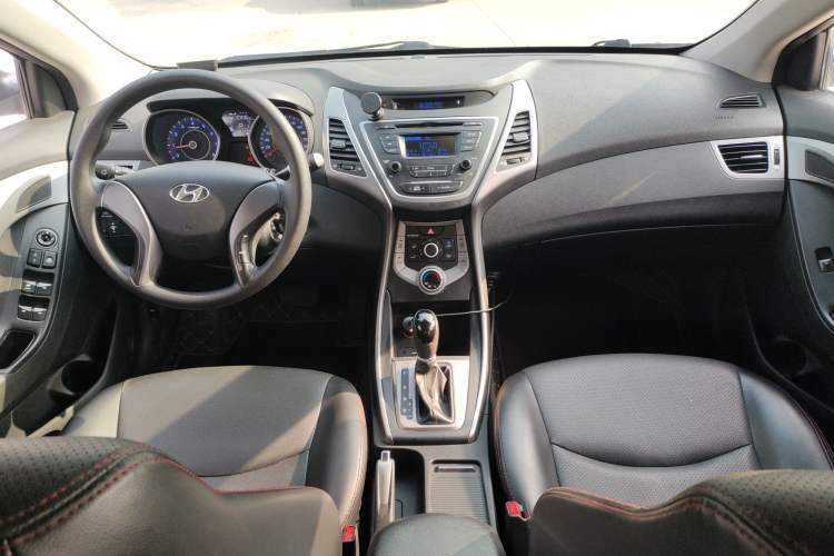 Used Hyundai Elantra (5th Generation / Langdong) 2016 1.6L Automatic Smart Version Center Console