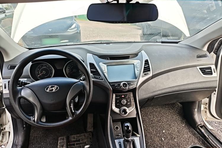 Used Hyundai Elantra (5th Generation / Langdong) 2016 1.6L Automatic Smart Version Center Console