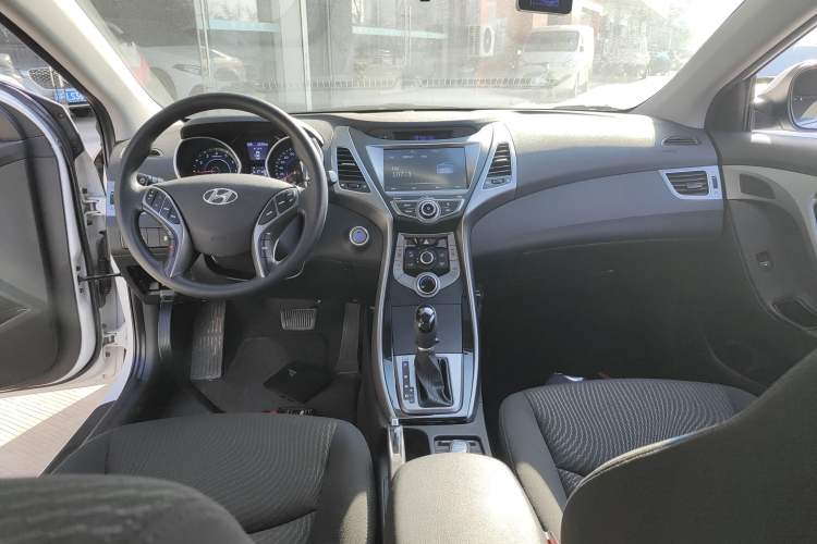 Used Hyundai Elantra (5th Generation / Langdong) 2016 1.6L Automatic Prestige Model Center Console