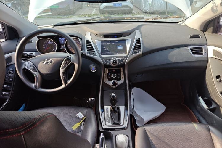Used Hyundai Elantra (5th Generation / Langdong) 2016 1.6L Automatic Prestige Model Center Console