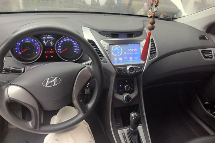 Used Hyundai Elantra (5th Generation / Langdong) 2016 1.6L Automatic Smart Version Center Console