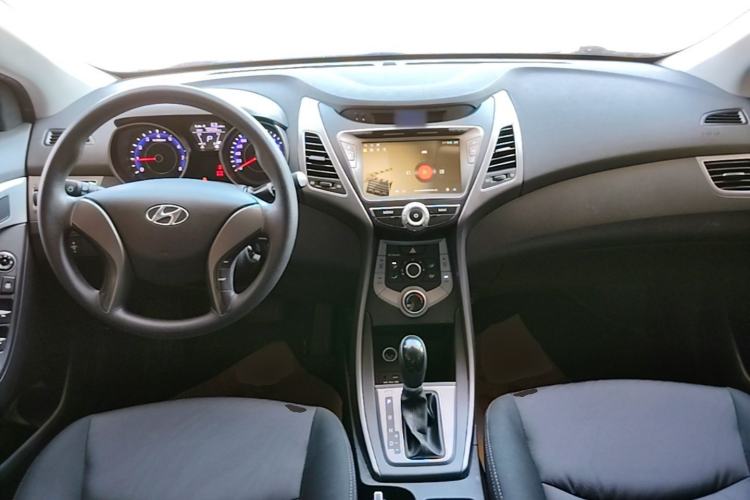 Used Hyundai Elantra (5th Generation / Langdong) 2016 1.6L Automatic Smart Version Center Console