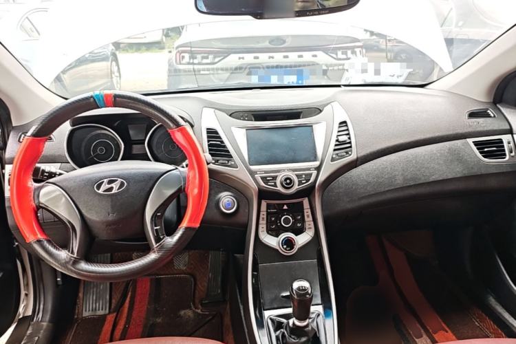 Used Hyundai Elantra (5th Generation / Langdong) 2016 1.6L Manual Luxury Model Center Console