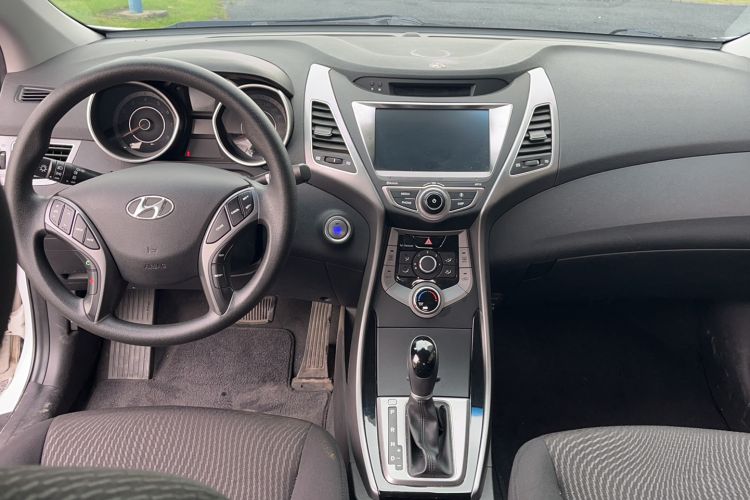 Used Hyundai Elantra (5th Generation / Langdong) 2016 1.6L Automatic Prestige Model Center Console