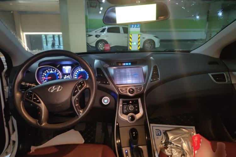 Used Hyundai Elantra (5th Generation / Langdong) 2016 1.6L Automatic Prestige Model Center Console