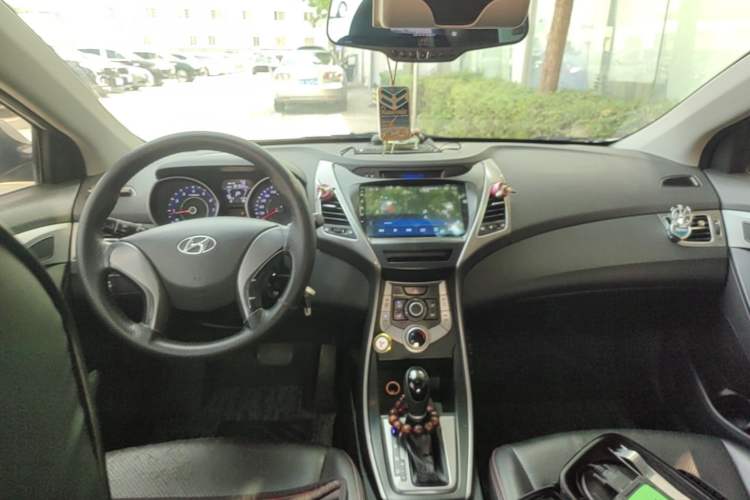 Used Hyundai Elantra (5th Generation / Langdong) 2016 1.6L Automatic Smart Version Center Console