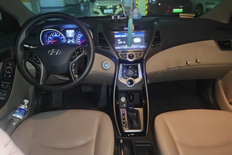 Used Hyundai Elantra (5th Generation / Langdong) 2016 1.6L Automatic Prestige Model Center Console