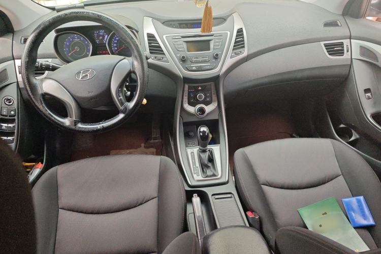 Used Hyundai Elantra (5th Generation / Langdong) 2016 1.6L Automatic Smart Version Center Console