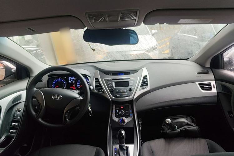 Used Hyundai Elantra (5th Generation / Langdong) 2016 1.6L Automatic Smart Version Center Console