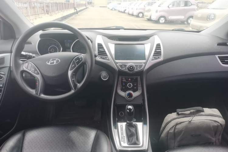 Used Hyundai Elantra (5th Generation / Langdong) 2016 1.6L Automatic Prestige Model Center Console