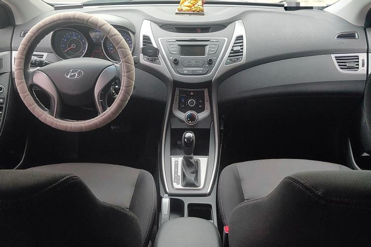 Used Hyundai Elantra (5th Generation / Langdong) 2016 1.6L Automatic Smart Version Center Console