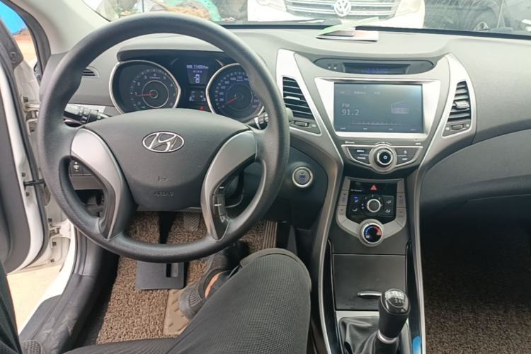 Used Hyundai Elantra (5th Generation / Langdong) 2016 1.6L Manual Luxury Model Center Console