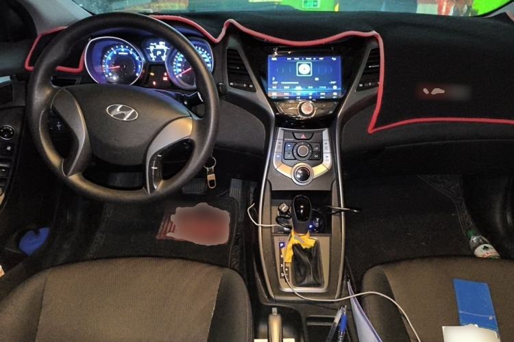 Used Hyundai Elantra (5th Generation / Langdong) 2016 1.6L Automatic Smart Version Center Console