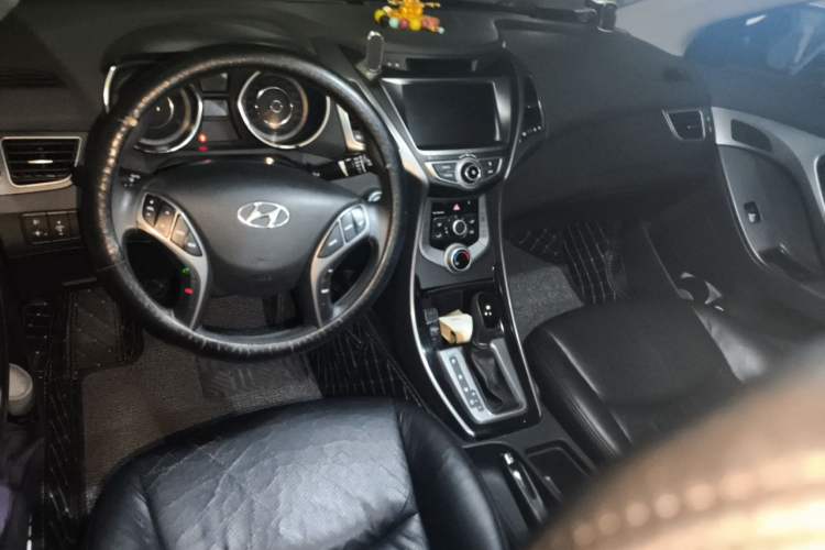 Used Hyundai Elantra (5th Generation / Langdong) 2016 1.6L Automatic Prestige Model Center Console