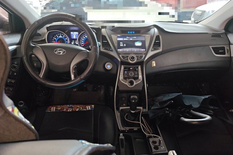 Used Hyundai Elantra (5th Generation / Langdong) 2016 1.6L Manual Luxury Model Center Console