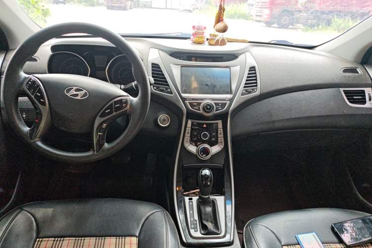 Used Hyundai Elantra (5th Generation / Langdong) 2016 1.6L Automatic Prestige Model Center Console