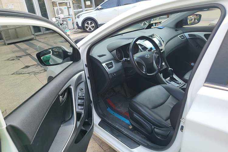 Used Hyundai Elantra (5th Generation / Langdong) 2016 1.6L Automatic Smart Version Driver Seat