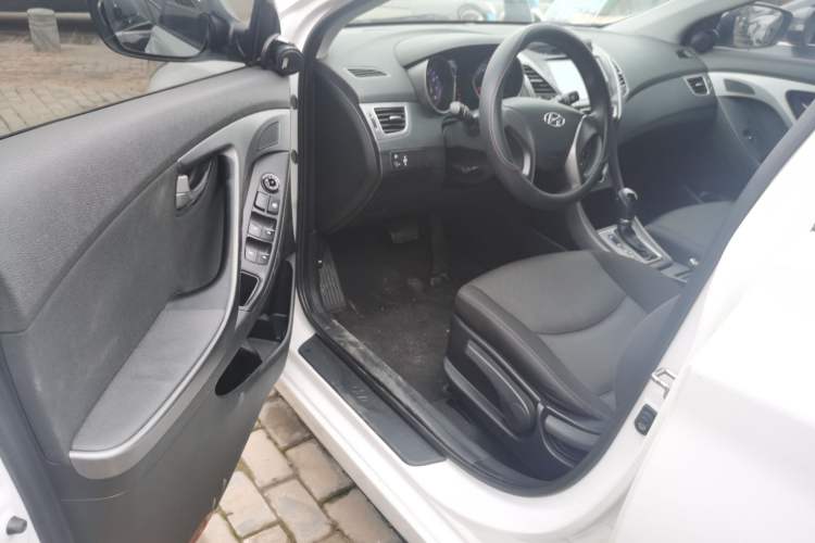 Used Hyundai Elantra (5th Generation / Langdong) 2016 1.6L Automatic Smart Version Driver Seat