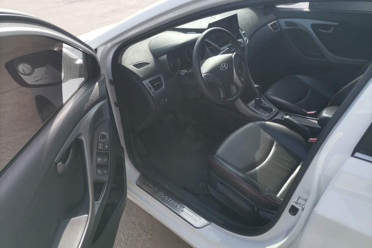Used Hyundai Elantra (5th Generation / Langdong) 2016 1.6L Automatic Smart Version Driver Seat