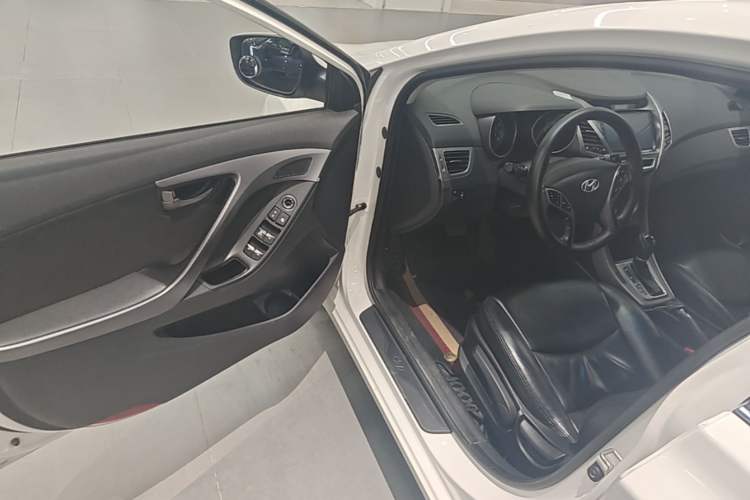 Used Hyundai Elantra (5th Generation / Langdong) 2016 1.6L Automatic Smart Version Driver Seat