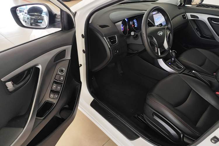 Used Hyundai Elantra (5th Generation / Langdong) 2016 1.6L Automatic Smart Version Driver Seat