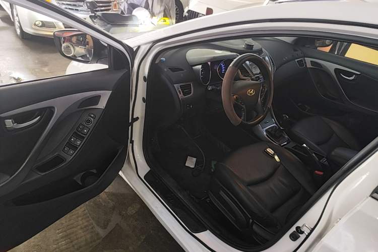 Used Hyundai Elantra (5th Generation / Langdong) 2016 1.6L Manual Luxury Model Driver Seat