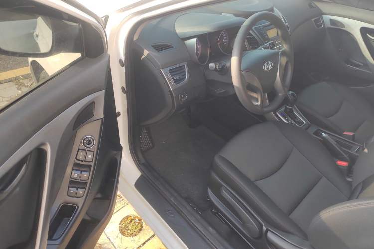Used Hyundai Elantra (5th Generation / Langdong) 2016 1.6L Automatic Smart Version Driver Seat