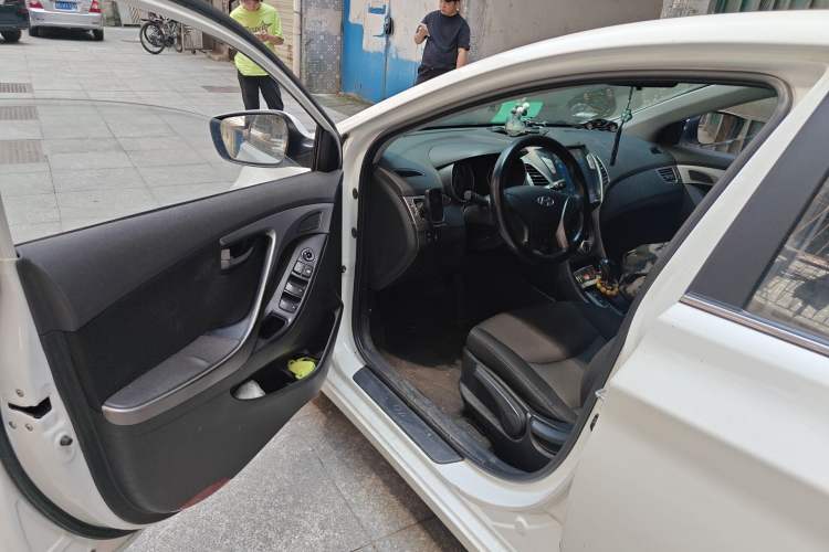 Used Hyundai Elantra (5th Generation / Langdong) 2016 1.6L Automatic Smart Version Driver Seat