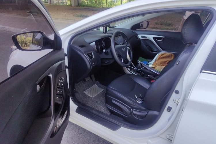 Used Hyundai Elantra (5th Generation / Langdong) 2016 1.6L Automatic Smart Version Driver Seat