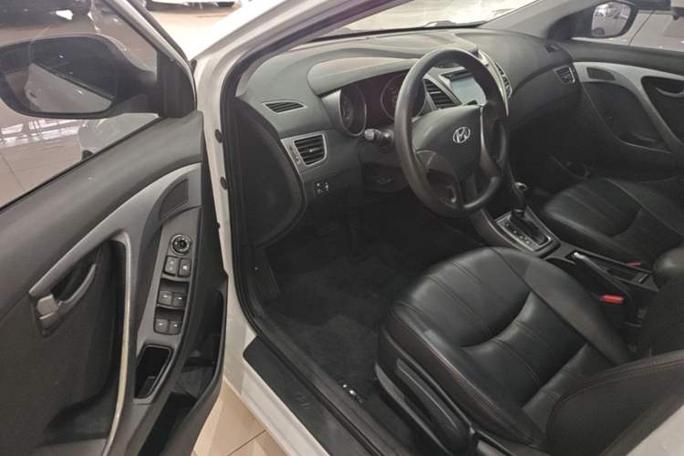 Used Hyundai Elantra (5th Generation / Langdong) 2016 1.6L Automatic Smart Version Driver Seat